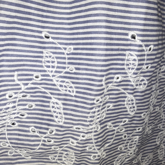Jennifer & Grace blue striped eyelet flutter sleeve top Sz xl - Picture 5 of 5